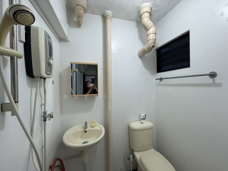 223 Ang Mo Kio Avenue 1, 223 Ang Mo Kio Avenue 1, 2 Bedrooms, 721 sqft, HDB Flat For Sale, by Phelia Yeo, 500140073 - Bathroom - PropertyGuru.com.sg