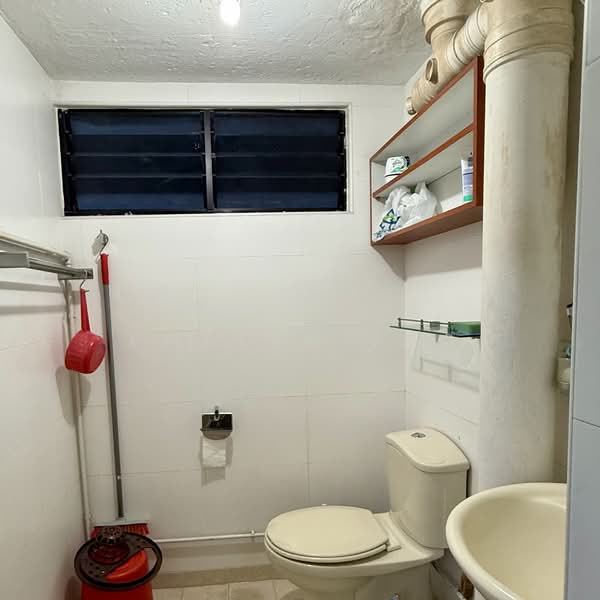 223 Ang Mo Kio Avenue 1, 223 Ang Mo Kio Avenue 1, 2 Bedrooms, 721 sqft, HDB Flat For Sale, by Phelia Yeo, 500140073 - Bathroom - PropertyGuru.com.sg