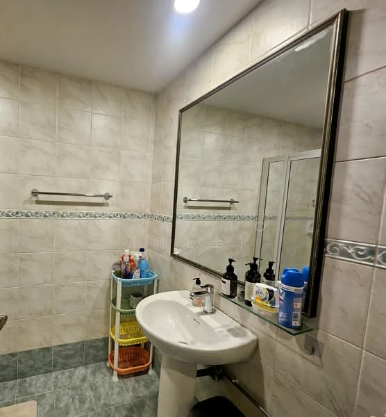 Summer Gardens, Upper Changi Road East, 5 Bedrooms, 3,025 sqft, Terraced House For Sale, by Cyan Ho (何永全), 500140080 - Common Bathroom - PropertyGuru.com.sg