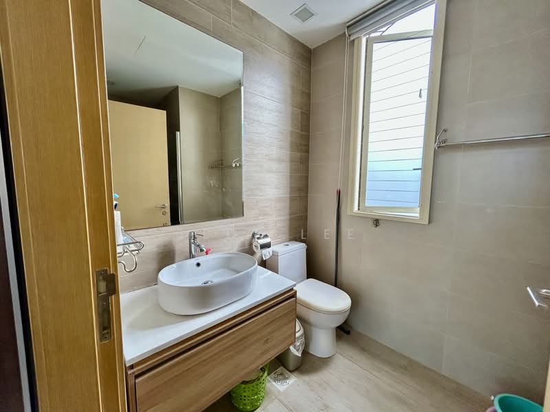 Sea Horizon, 1 Pasir Ris Rise, 4 Bedrooms, 1,582 sqft, Executive Condominium For Sale, by Leon Lee, 500140092 - Bathroom - PropertyGuru.com.sg