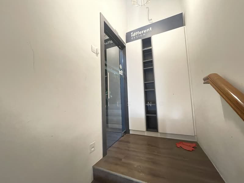 722B Geylang Road, Geylang Road, 1,066 sqft, Office For Rent, by Davies Ng, 500140100 - Entrance - CommercialGuru.com.sg