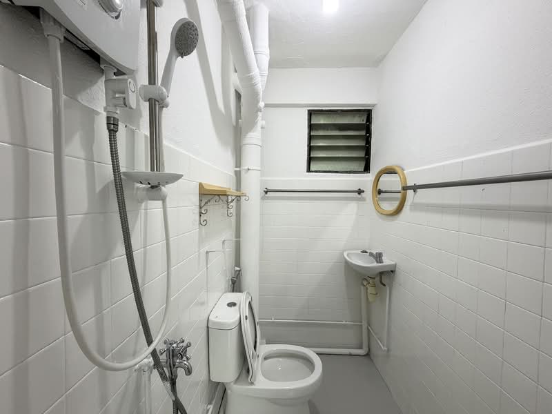 116 Bishan Street 12, 116 Bishan Street 12, 2 Bedrooms, 720 sqft, HDB Flat For Rent, by Sean Beh, 500140115 - Bathroom - PropertyGuru.com.sg