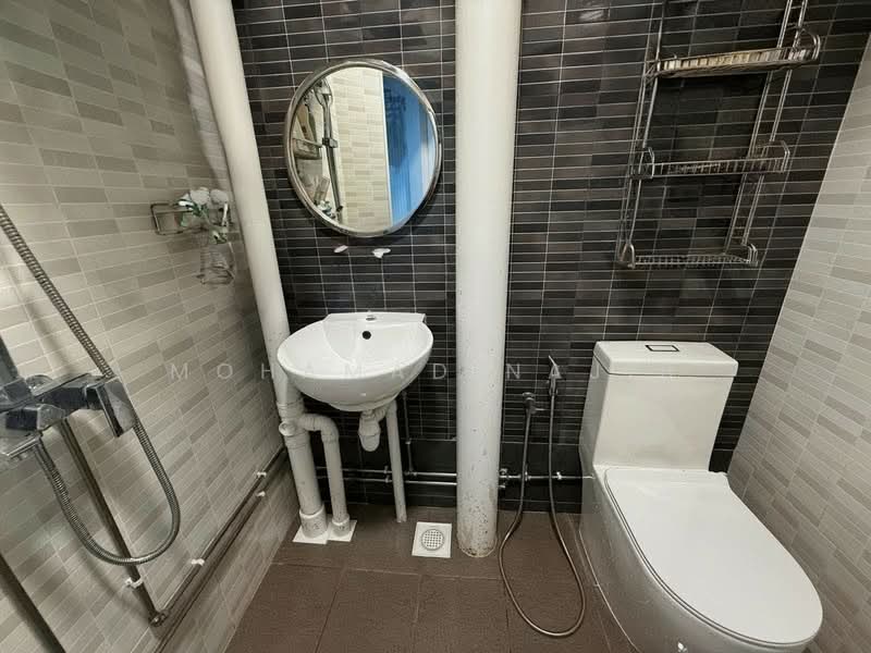 275 Tampines Street 22, 275 Tampines Street 22, 3 Bedrooms, 1,152 sqft, HDB Flat For Sale, by Mohamad Najib, 500140125 - Bathroom - PropertyGuru.com.sg