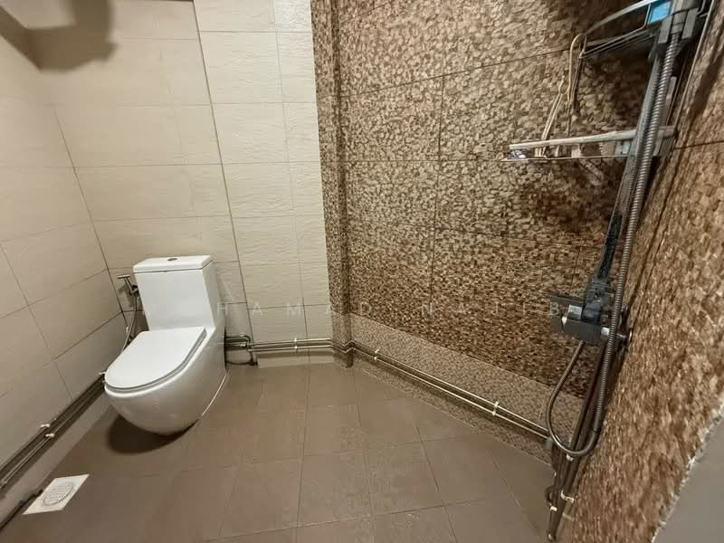 275 Tampines Street 22, 275 Tampines Street 22, 3 Bedrooms, 1,152 sqft, HDB Flat For Sale, by Mohamad Najib, 500140125 - Bathroom - PropertyGuru.com.sg