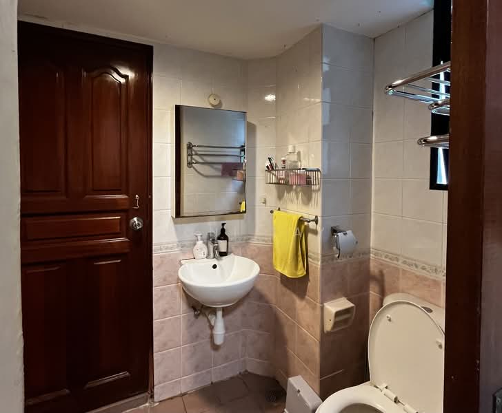 Duku Apartments, 75 Duku Road, 3 Bedrooms, 1,055 sqft, Condominium For Sale, by Joni Tay, 500140147 - Bathroom - PropertyGuru.com.sg