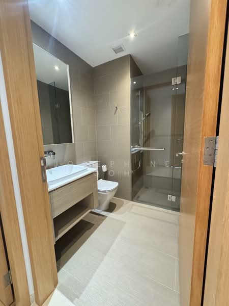 The Crest, 105 Prince Charles Crescent, 2 Bedrooms, 797 sqft, Condominium For Sale, by Josephine Goh, 500140157 - Common Bathroom - PropertyGuru.com.sg
