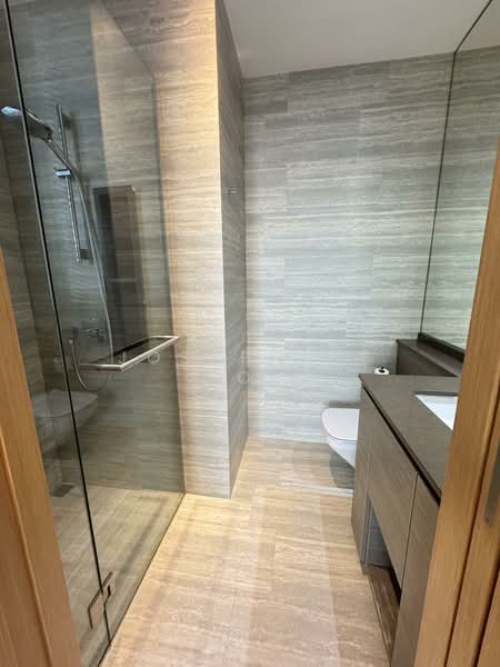The Crest, 105 Prince Charles Crescent, 2 Bedrooms, 797 sqft, Condominium For Sale, by Josephine Goh, 500140157 - Master Bathroom - PropertyGuru.com.sg