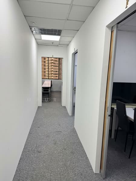 International Plaza, 10 Anson Road, 926 sqft, Office For Rent, by Maureen Ho, 500140165 - Corridor - CommercialGuru.com.sg
