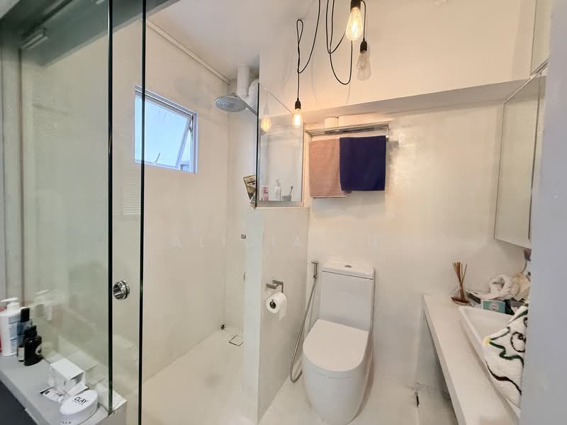 102 Rivervale Walk, 102 Rivervale Walk, 4 Bedrooms, 1,517 sqft, HDB Flat For Sale, by Alicia Xu, 500140175 - Bathroom - PropertyGuru.com.sg