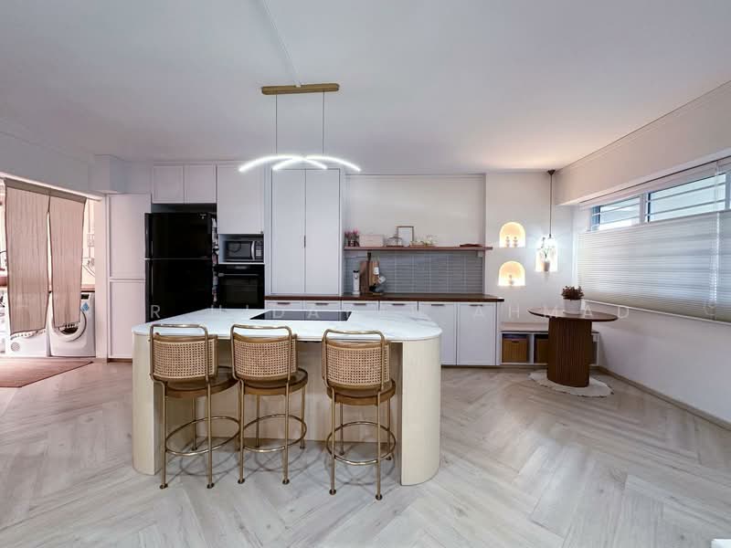 135 Pasir Ris Street 11, 135 Pasir Ris Street 11, 4 Bedrooms, 1,582 sqft, HDB Flat For Sale, by Nur Hidayah Ahmad, 500140181 - Open Concept Modern Kitchen - PropertyGuru.com.sg