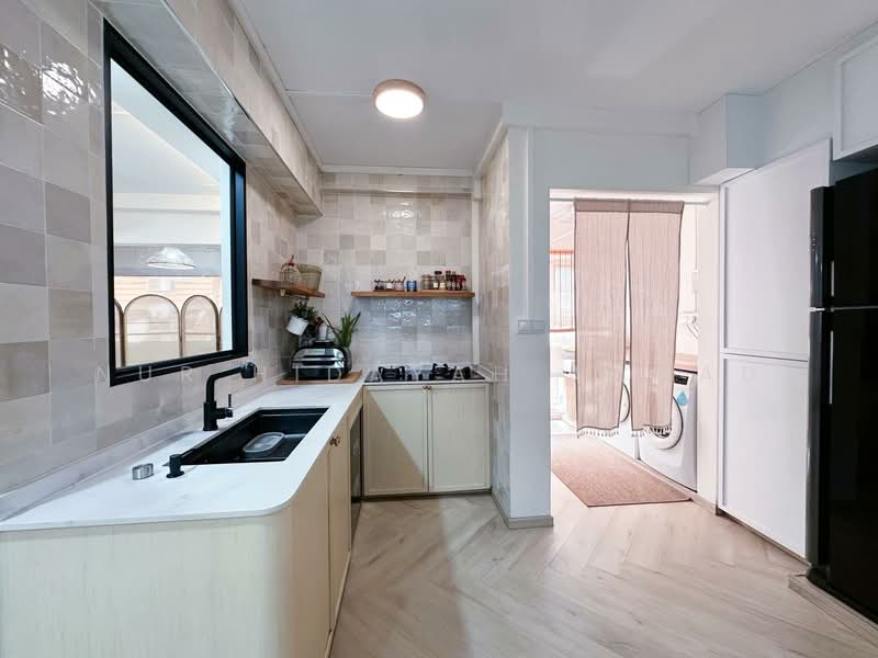 135 Pasir Ris Street 11, 135 Pasir Ris Street 11, 4 Bedrooms, 1,582 sqft, HDB Flat For Sale, by Nur Hidayah Ahmad, 500140181 - Wet Kitchen - PropertyGuru.com.sg