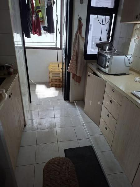 219B Bedok Central, 219B Bedok Central, Bedok / Upper East Coast, 3 Bedrooms, 936 sqft, HDB Flat For Sale, by Jeffrey Tan, 500140188 - Kitchen - PropertyGuru.com.sg