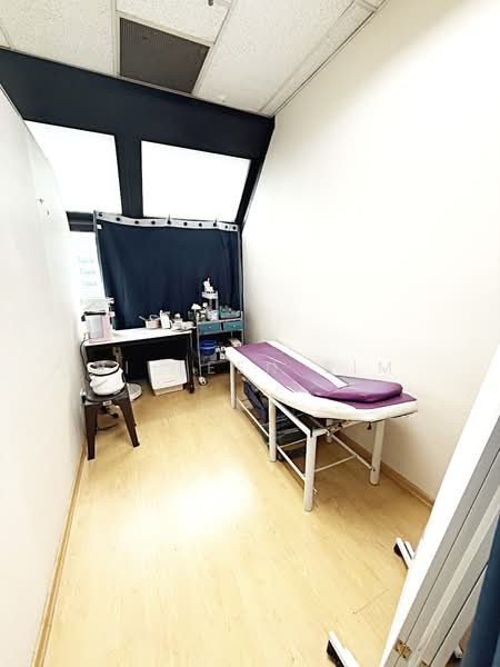 Sim Lim Square, 1 Rochor Canal Road, 409 sqft, Mall Shop For Sale, by Ei-leen Sim, 500140204 - Treatment Room - CommercialGuru.com.sg