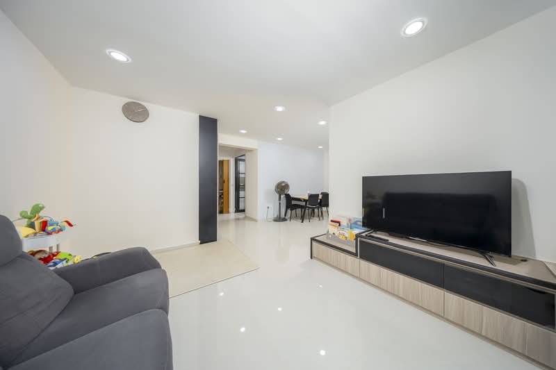 293C Compassvale Crescent, 293C Compassvale Crescent, 3 Bedrooms, 1,001 sqft, HDB Flat For Sale, by Ng You Hui, 500140205 - Living Room - PropertyGuru.com.sg