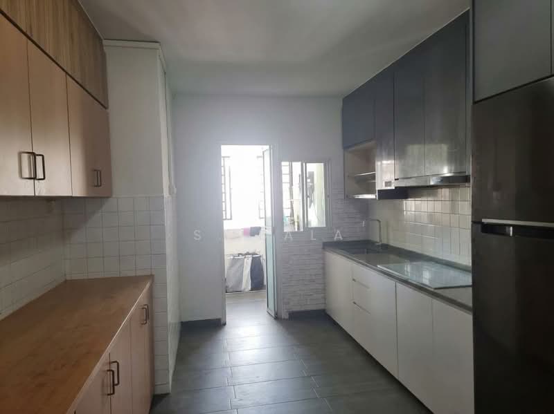 411 Bukit Batok West Avenue 4, 411 Bukit Batok West Avenue 4, 2 Bedrooms, 73 sqft, HDB Flat For Sale, by S. Bala, 500140226 - Kitchen - PropertyGuru.com.sg
