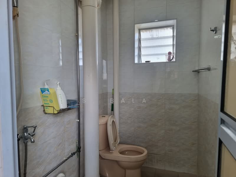 411 Bukit Batok West Avenue 4, 411 Bukit Batok West Avenue 4, 2 Bedrooms, 73 sqft, HDB Flat For Sale, by S. Bala, 500140226 - Bathroom - PropertyGuru.com.sg