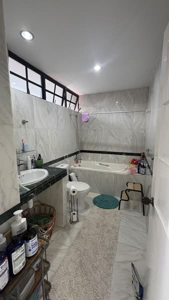 Jalan lim tai see, Jalan Lim Tai see, 4 Bedrooms, 2,800 sqft, Terraced House For Sale, by Madeline Toh, 500140230 - Master Bathroom - PropertyGuru.com.sg