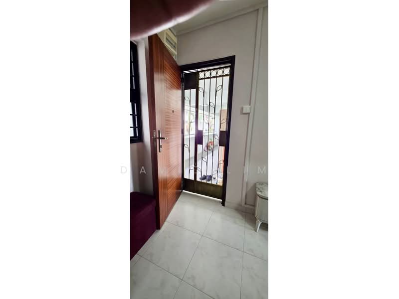 127 Yishun Street 11, 127 Yishun Street 11, 2 Bedrooms, 721 sqft, HDB Flat For Sale, by David Lim, 500140260 - Entrance - PropertyGuru.com.sg