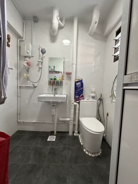 427 Yishun Avenue 11, 427 Yishun Avenue 11, 3 Bedrooms, 1,119 sqft, HDB Flat For Sale, by Valerie Sho, 500140274 - Bathroom - PropertyGuru.com.sg