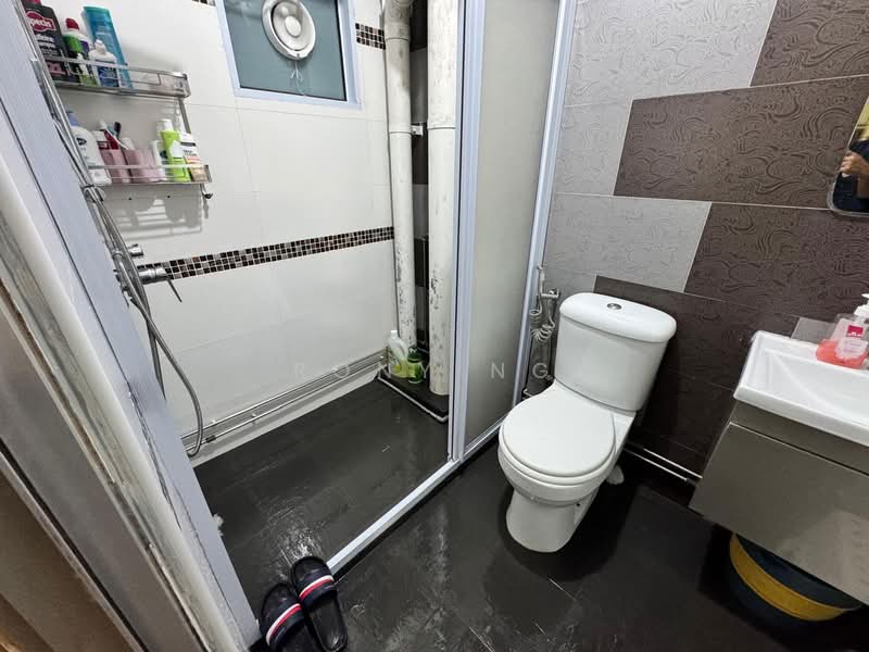 471 Sembawang Drive, 471 Sembawang Drive, 4 Bedrooms, 1,400 sqft, HDB Flat For Sale, by Rony Ng, 500140286 - Bathroom - PropertyGuru.com.sg