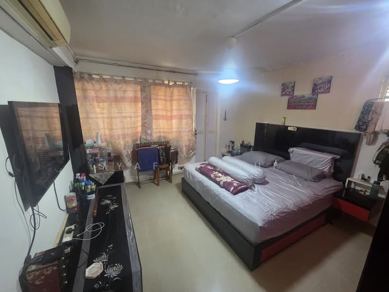 315 Bukit Batok Street 32, 315 Bukit Batok Street 32, 3 Bedrooms, 1,011 sqft, HDB Flat For Sale, by Syafiq Rauf, 500140293 - Master Bedroom - PropertyGuru.com.sg