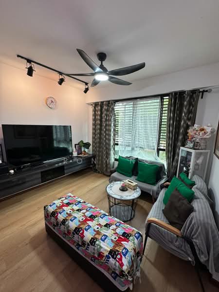 418A Fernvale Link, 418A Fernvale Link, 2 Bedrooms, 732 sqft, HDB Flat For Sale, by Rony Ng, 500140326 - Living Room - PropertyGuru.com.sg