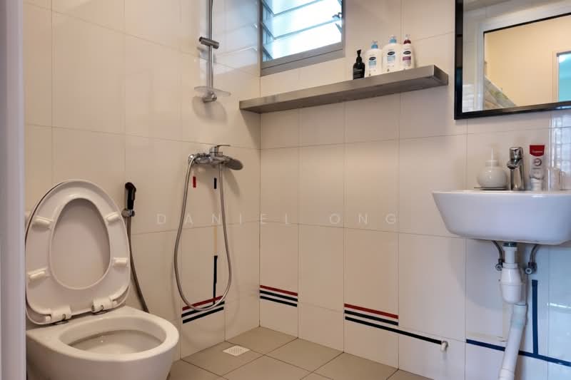 233C Sumang Lane, 233C Sumang Lane, 4 Bedrooms, 1,216 sqft, HDB Flat For Sale, by Daniel Ong, 500140343 - Bathroom - PropertyGuru.com.sg