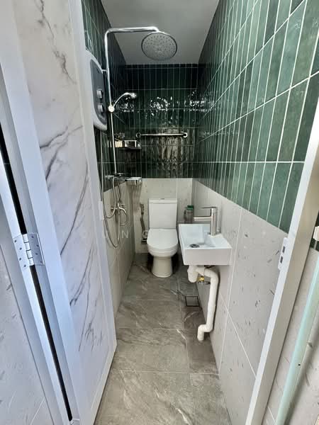 Watercolours, 23 Pasir Ris Link, Room Rental, 108 sqft, Executive Condominium For Rent, by Young Chng, 500140358 - Bathroom - PropertyGuru.com.sg