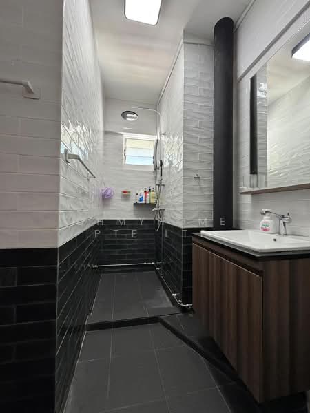 611 Yishun Street 61, 611 Yishun Street 61, 3 Bedrooms, 1,571 sqft, HDB Flat For Sale, by BEN CHEE, 500140400 - Bathroom - PropertyGuru.com.sg