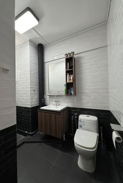 611 Yishun Street 61, 611 Yishun Street 61, 3 Bedrooms, 1,571 sqft, HDB Flat For Sale, by BEN CHEE, 500140400 - Bathroom - PropertyGuru.com.sg