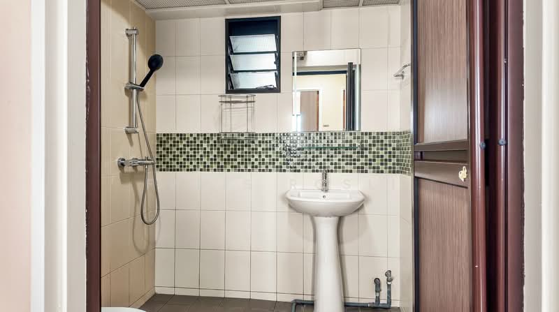 869A Tampines Avenue 8, 869A Tampines Avenue 8, 3 Bedrooms, 990 sqft, HDB Flat For Sale, by Faris Rosli, 500140410 - Bathroom - PropertyGuru.com.sg