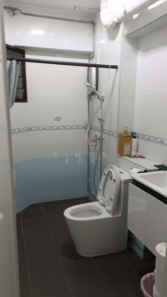 526 Woodlands Drive 14, 526 Woodlands Drive 14, Room Rental, 175 sqft, HDB Flat For Rent, by Simon Por, 500140428 - Bathroom - PropertyGuru.com.sg