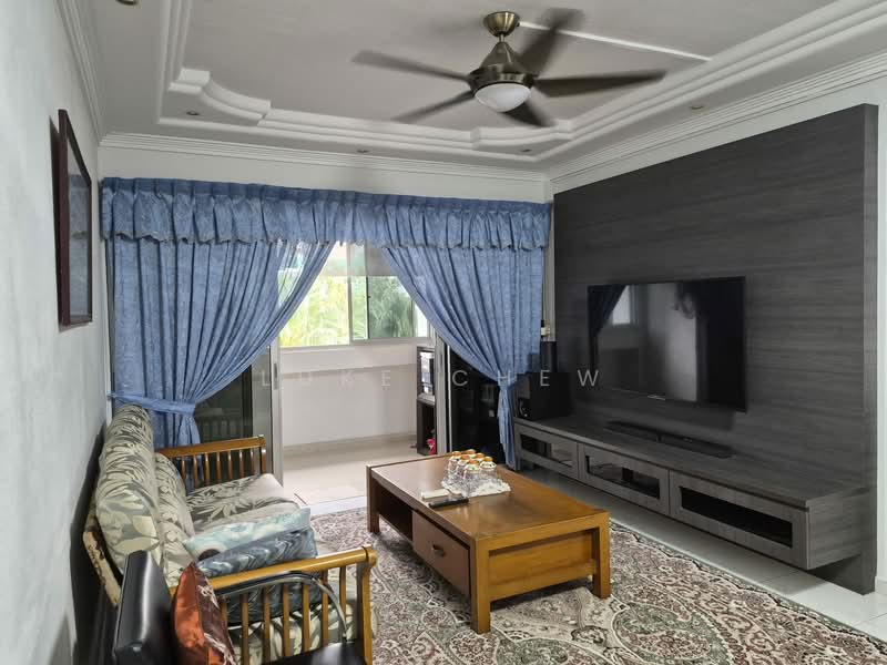 825 Jurong West Street 81, 825 Jurong West Street 81, 3 Bedrooms, 1,367 sqft, HDB Flat For Sale, by Luke Chew, 500140436 - Living Room - PropertyGuru.com.sg