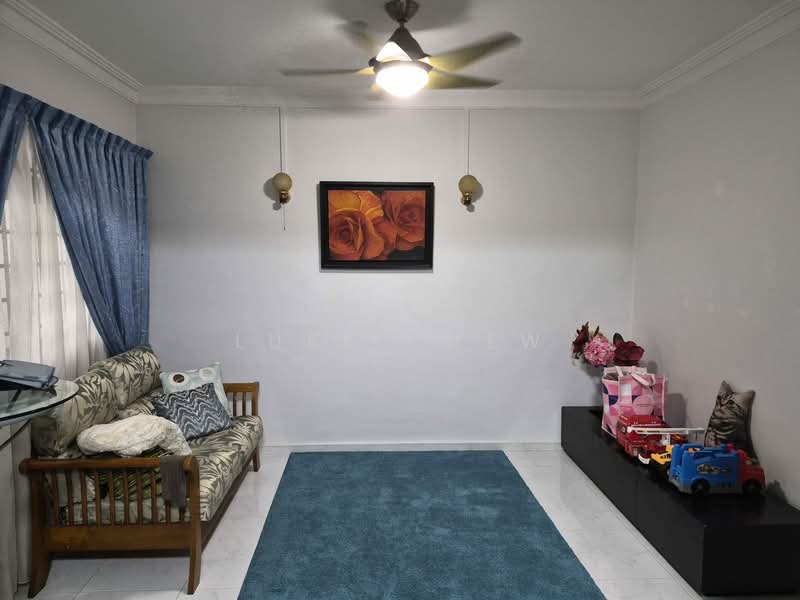 825 Jurong West Street 81, 825 Jurong West Street 81, 3 Bedrooms, 1,367 sqft, HDB Flat For Sale, by Luke Chew, 500140436 - Living Room - PropertyGuru.com.sg