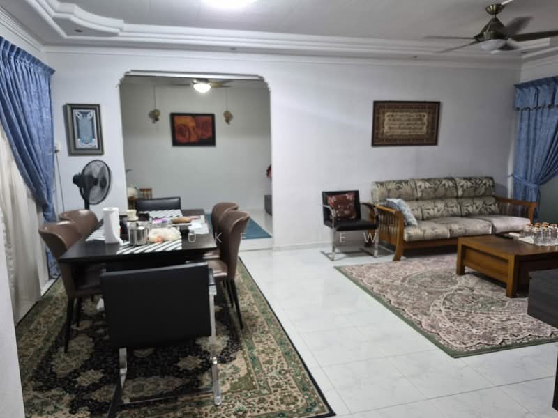 825 Jurong West Street 81, 825 Jurong West Street 81, 3 Bedrooms, 1,367 sqft, HDB Flat For Sale, by Luke Chew, 500140436 - Living Room - PropertyGuru.com.sg