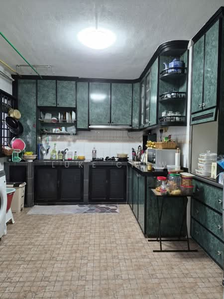 825 Jurong West Street 81, 825 Jurong West Street 81, 3 Bedrooms, 1,367 sqft, HDB Flat For Sale, by Luke Chew, 500140436 - Kitchen - PropertyGuru.com.sg