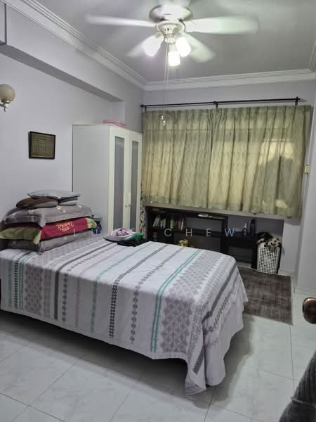 825 Jurong West Street 81, 825 Jurong West Street 81, 3 Bedrooms, 1,367 sqft, HDB Flat For Sale, by Luke Chew, 500140436 - Bedroom - PropertyGuru.com.sg