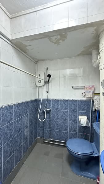 15 Eunos Crescent, 15 Eunos Crescent, Room Rental, 100 sqft, HDB Flat For Rent, by Irene Yeo, 500140459 - Bathroom - PropertyGuru.com.sg