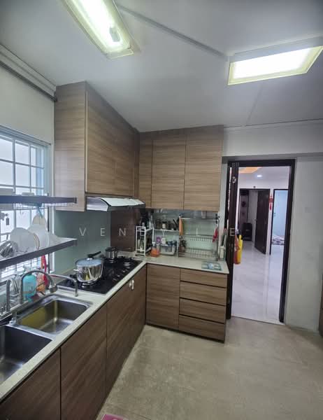 711 Tampines Street 71, 711 Tampines Street 71, 3 Bedrooms, 1,066 sqft, HDB Flat For Sale, by Vendy Lie, 500140460 - Spacious Kitchen - PropertyGuru.com.sg