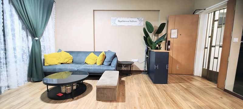 443B Bukit Batok West Avenue 8, 443B Bukit Batok West Avenue 8, 3 Bedrooms, 990 sqft, HDB Flat For Sale, by Patrick Chee, 500140464 - Living Room - PropertyGuru.com.sg