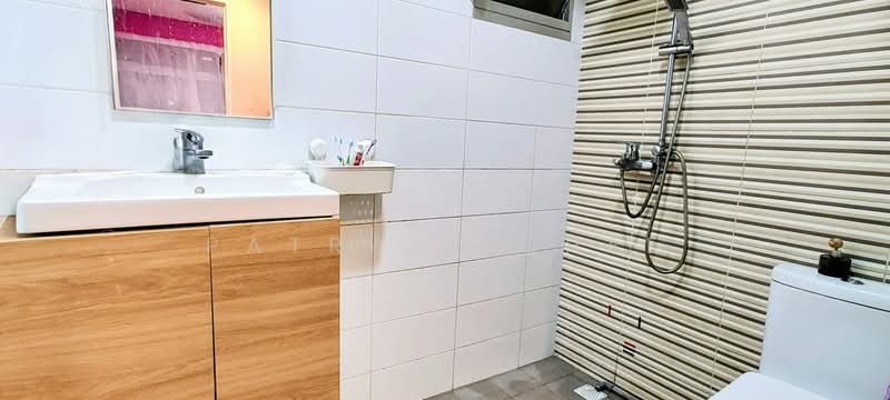 443B Bukit Batok West Avenue 8, 443B Bukit Batok West Avenue 8, 3 Bedrooms, 990 sqft, HDB Flat For Sale, by Patrick Chee, 500140464 - Bathroom - PropertyGuru.com.sg