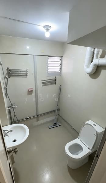 105 Spottiswoode Park Road, 105 Spottiswoode Park Road, 5 Bedrooms, 1,270 sqft, Apartment For Rent, by Tricia Teo Geok Teng, 500140468 - Bathroom - PropertyGuru.com.sg