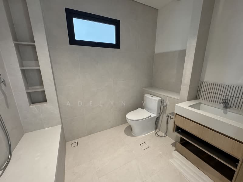 Serangoon / Sommerville / Braddell / Wolskel / Jalan Riang / Bukit Arang / Vaughan, , 7 Bedrooms, 7,517 sqft, Detached House For Sale, by ADELYN YEW, 500140472 - Bathroom 1 - PropertyGuru.com.sg
