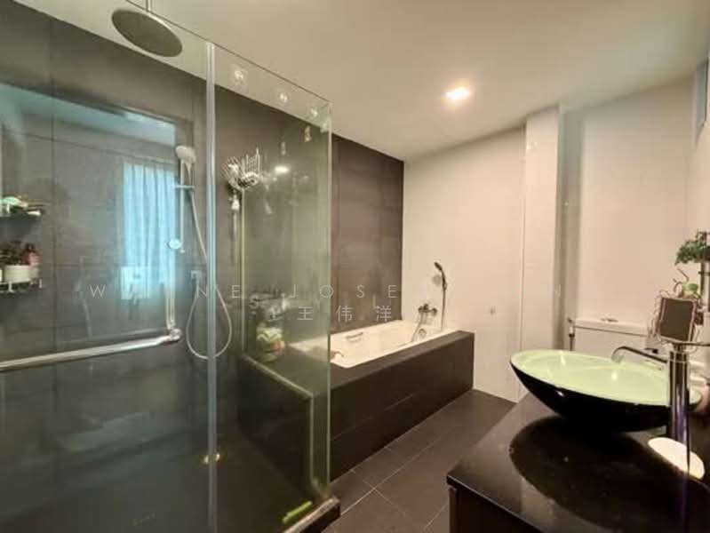 5 Bedrooms Corner Terrace, , 5 Bedrooms, 3,500 sqft, Corner Terrace For Rent, by Wayne Joseph Ong 王伟洋, 500140484 - Master - PropertyGuru.com.sg