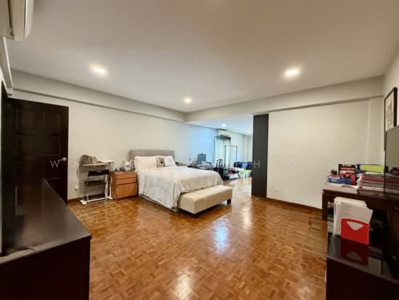5 Bedrooms Corner Terrace, , 5 Bedrooms, 3,500 sqft, Corner Terrace For Rent, by Wayne Joseph Ong 王伟洋, 500140484 - Master - PropertyGuru.com.sg