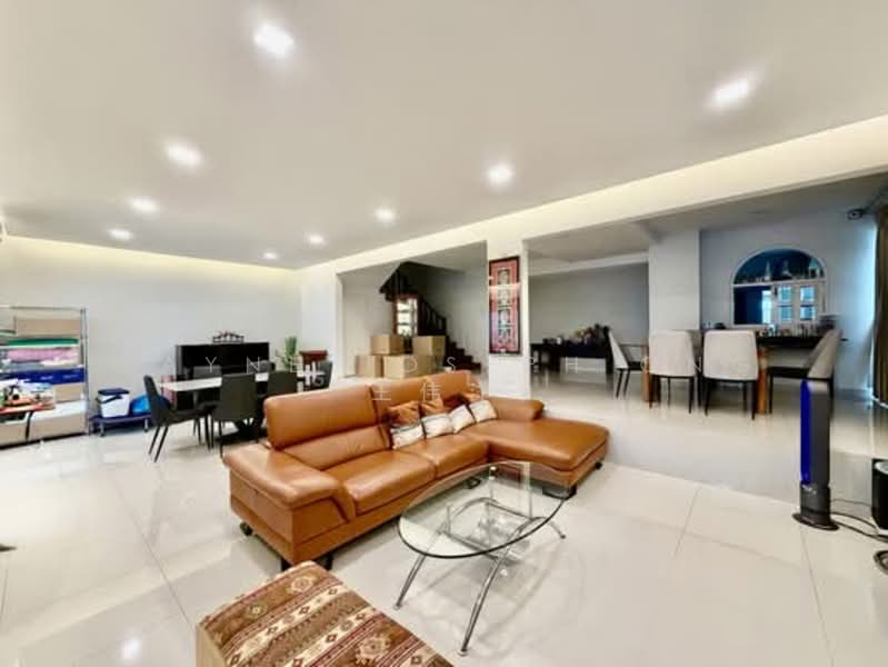 5 Bedrooms Corner Terrace, , 5 Bedrooms, 3,500 sqft, Corner Terrace For Rent, by Wayne Joseph Ong 王伟洋, 500140484 - Living Room - PropertyGuru.com.sg