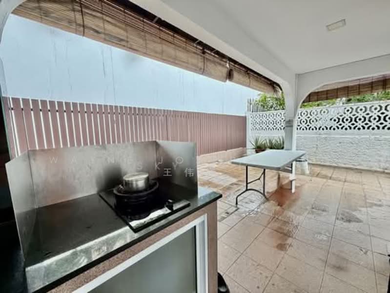 5 Bedrooms Corner Terrace, , 5 Bedrooms, 3,500 sqft, Corner Terrace For Rent, by Wayne Joseph Ong 王伟洋, 500140484 - Back patio - PropertyGuru.com.sg