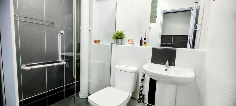 619 Woodlands Drive 52, 619 Woodlands Drive 52, 3 Bedrooms, 1,033 sqft, HDB Flat For Sale, by Patrick Chee, 500140485 - Bathroom - PropertyGuru.com.sg