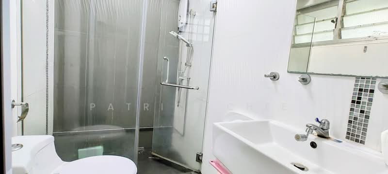 619 Woodlands Drive 52, 619 Woodlands Drive 52, 3 Bedrooms, 1,033 sqft, HDB Flat For Sale, by Patrick Chee, 500140485 - Bathroom - PropertyGuru.com.sg