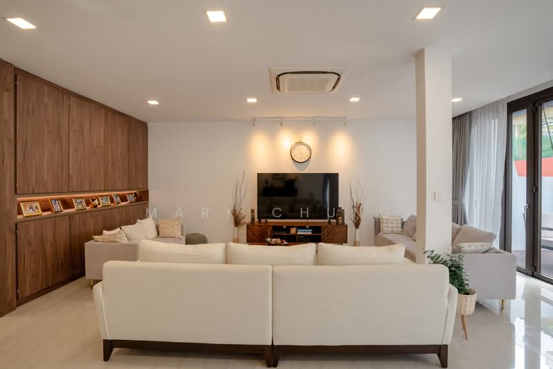Near Kembangan MRT! Renovated Semi-D for sale, Lengkong Lima, 4 Bedrooms, 3,500 sqft, Semi-Detached House For Sale, by Mark Chung, 500140488 - Living Room - PropertyGuru.com.sg